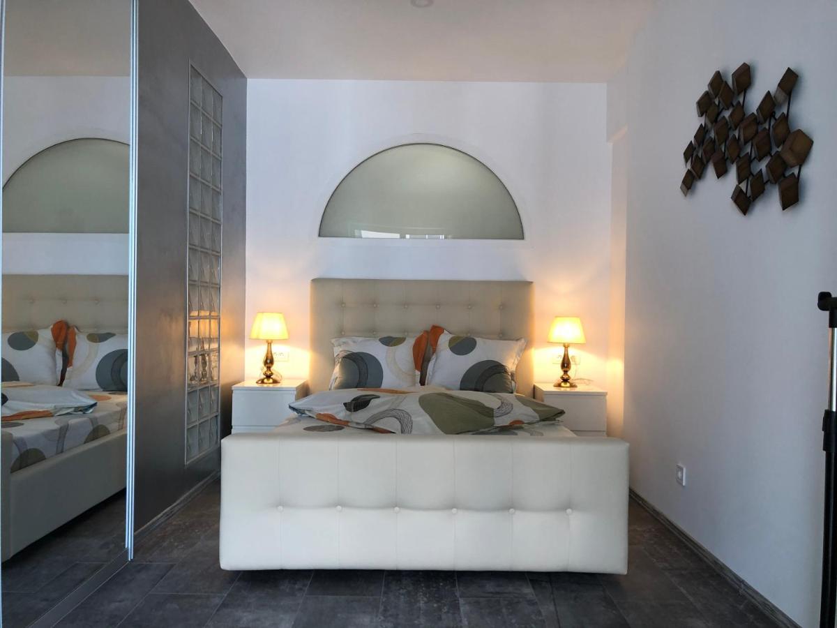 Luxury Westpark 2 Residence Lake View W6 Bucharest Exterior photo